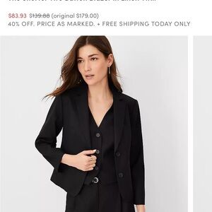 Ann Taylor Shorter Twill Blazer in black size 12